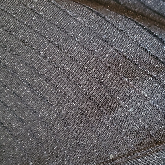 Le Chateau sheer shimmery sweater - Picture 4 of 4